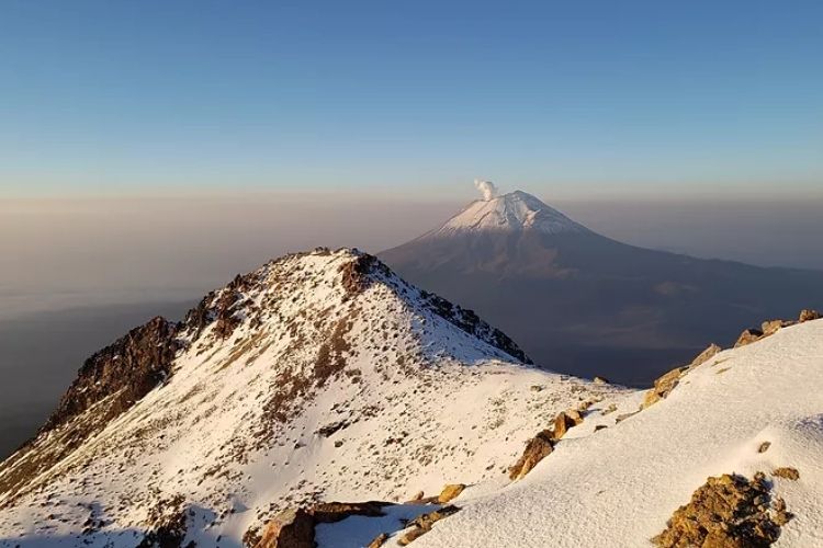 iztaccihuatl and popocatepetl