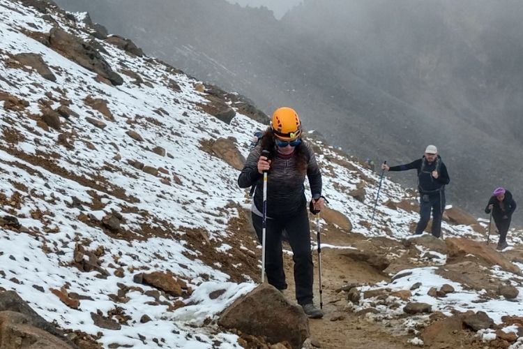 en la ruta de portillos del iztaccihuatl proporcionamos casco y bastones