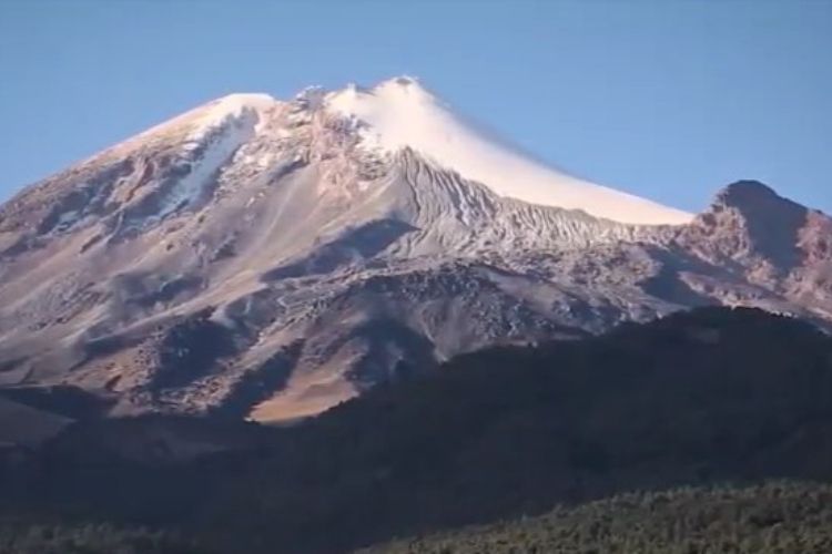 Climbing Pico de Orizaba, is part of the activities in the Mexico City Tours at the Qué Loco Tours