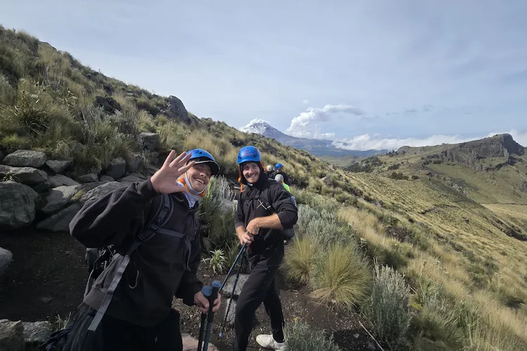 Excursionistas sonrientes en el sendero del Iztaccíhuatl
